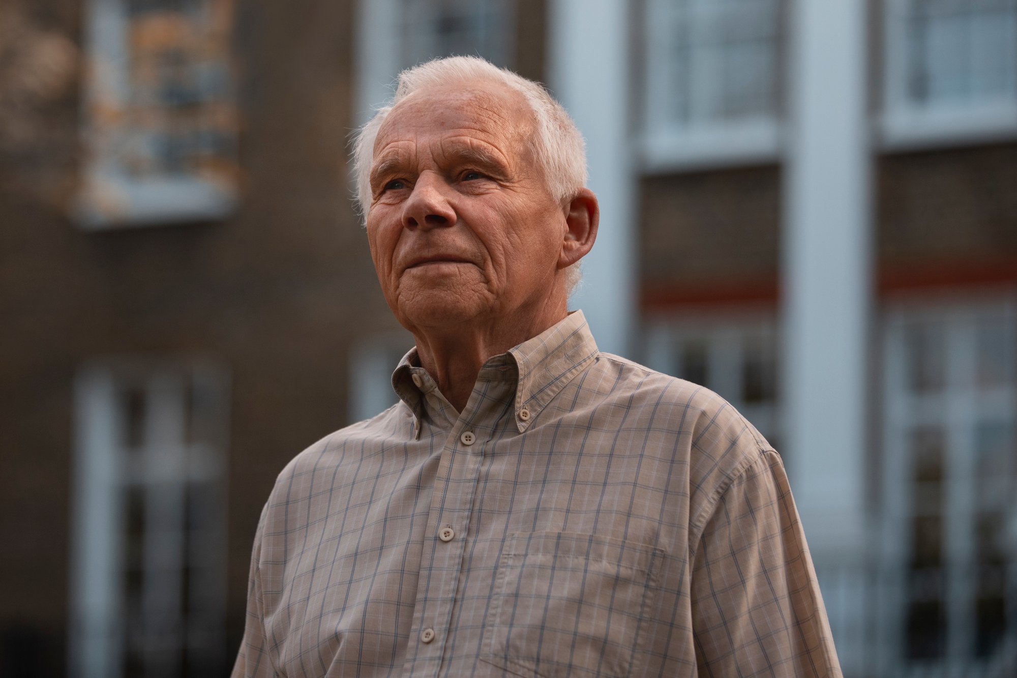 medium-shot-old-man-taking-stroll